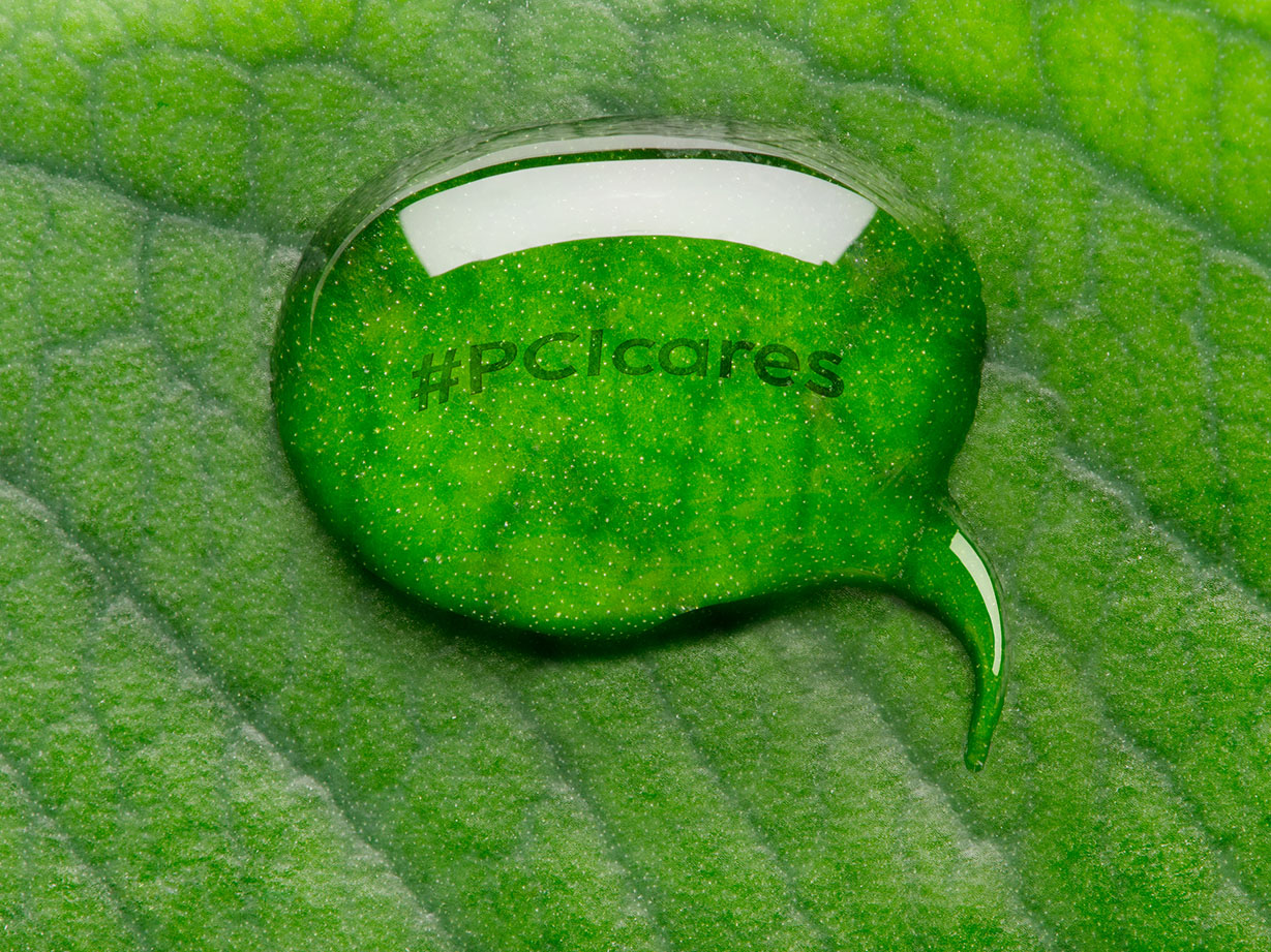 Water,Bubble,Talk,On,Green,Leaf,Background